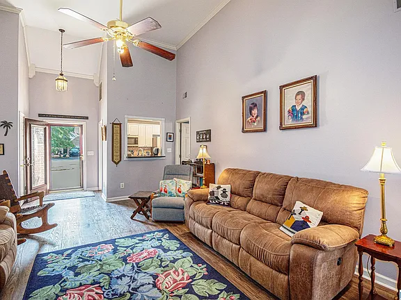 1638b1ed0495c424fec223a560ff300e-cc_ft_576