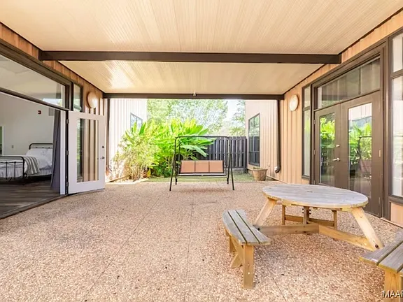 1fcab4f9a4c54605a30b65a5c5f96c18-cc_ft_576