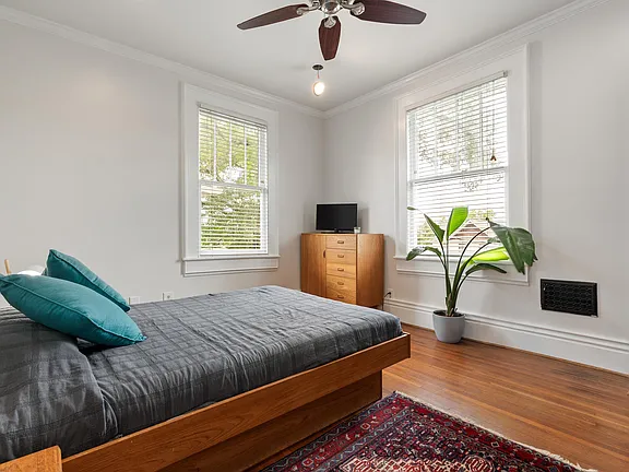 26722979bab567a7cc1953d9406496ed-cc_ft_576