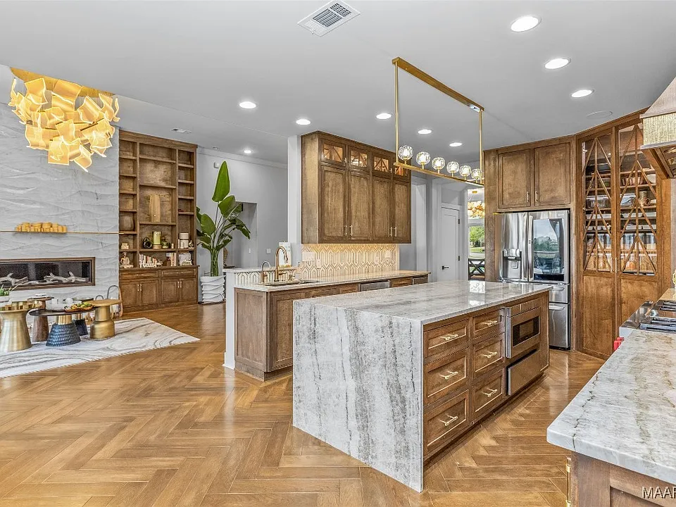 39701639dd7b296183579862935da590-cc_ft_960