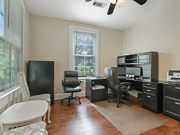 71f71075a40467ced0836e0f5a4aa09f-cc_ft_576