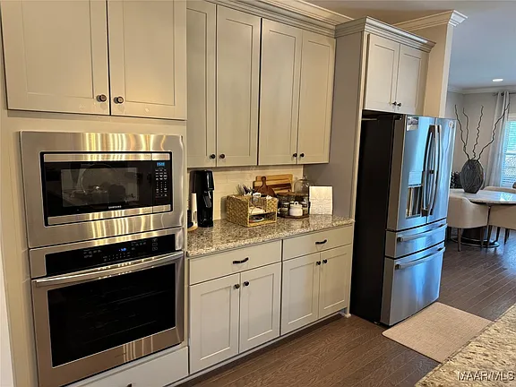 790dc035570545a024ff8a88e70559f1-cc_ft_576