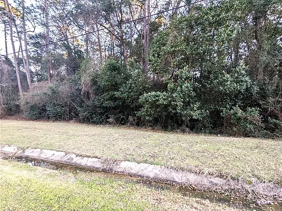 Laverne-Dr-E-1-Mobile-AL-2