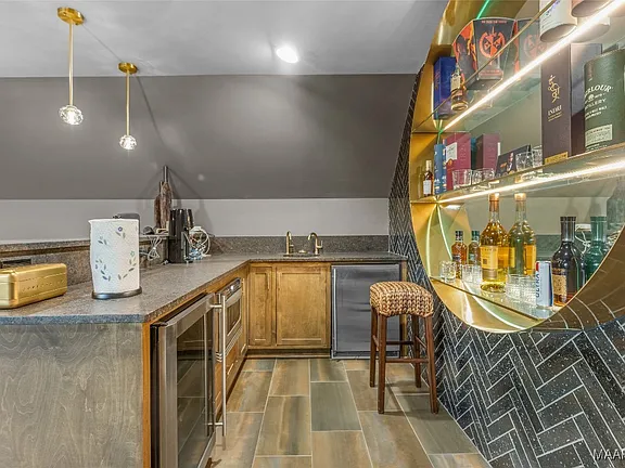 bcc6da5d536481931945bd180e67d27d-cc_ft_576