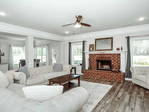 bfb562bd727adb727aebc737cb0a05f5-cc_ft_576