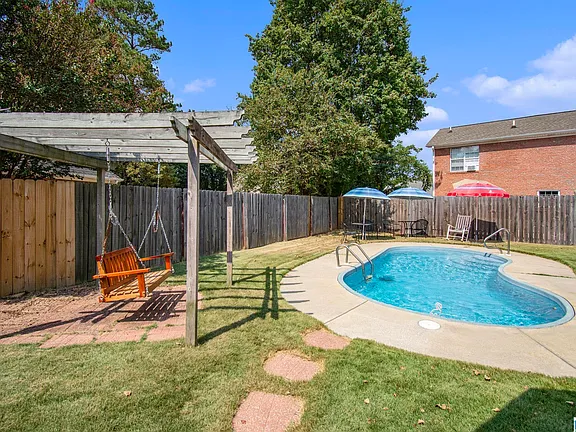 caec8ed2957faa02e93026249b9941da-cc_ft_576