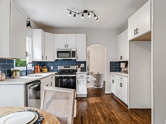 cc57bfc8d9319a7144c7fe8b8619f033-cc_ft_576