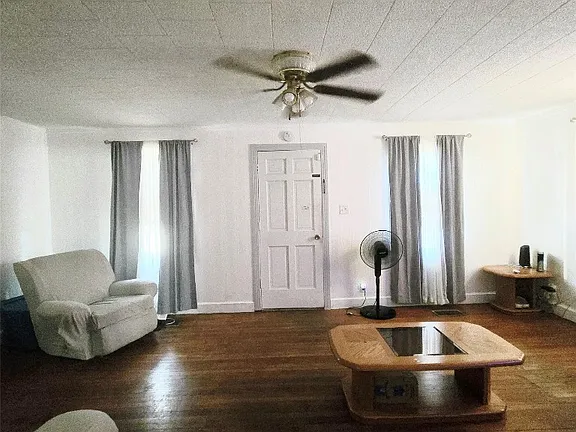 cf215c76d03ccf56af39a3d1cb709ff9-cc_ft_576