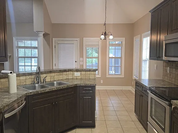 d7d26daa1de9516bf35e0ebf094633a5-cc_ft_576