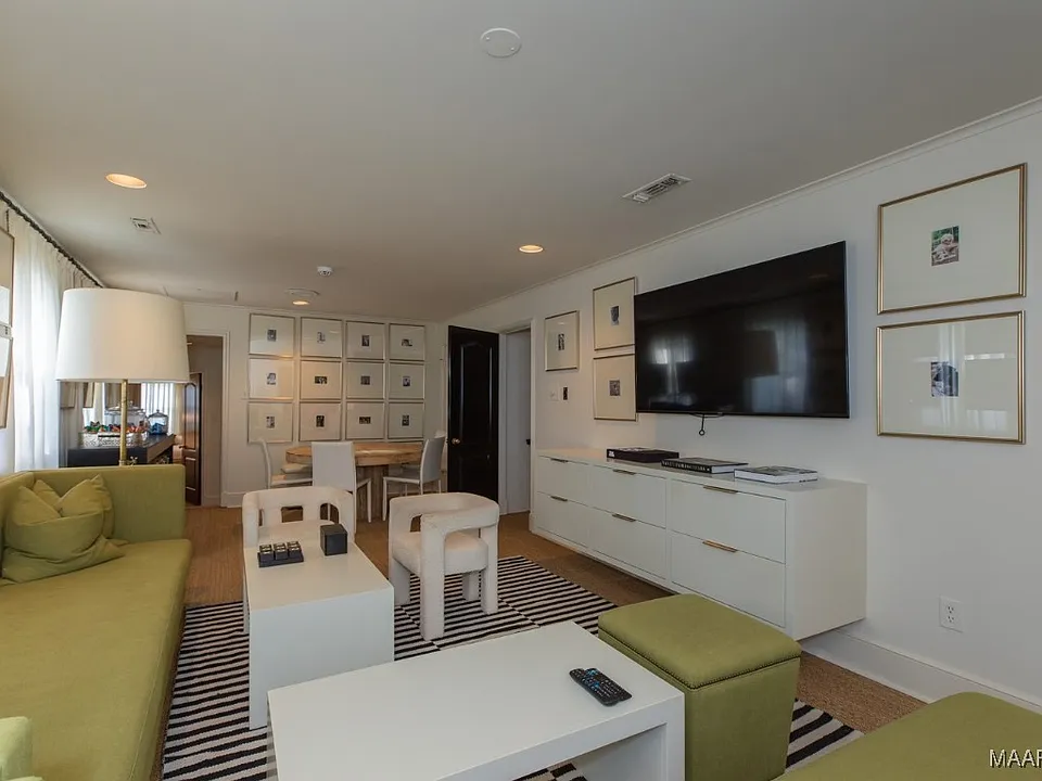 d80b4a6aa6b2186f64d03b09042b19ee-cc_ft_960