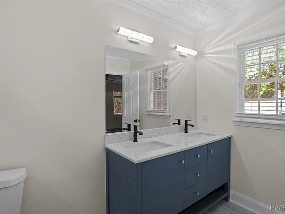 e8fb51bd6a3c3e2db00b68dd15cb3893-cc_ft_576