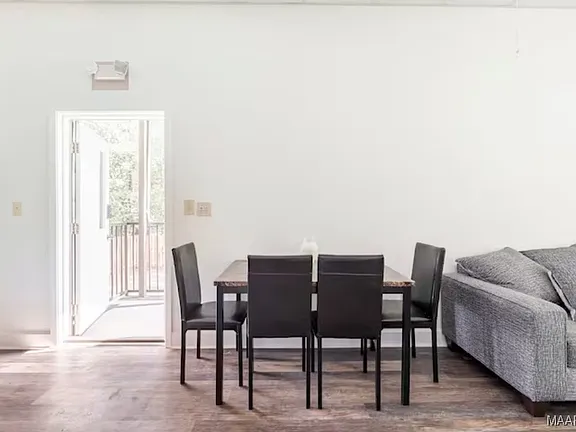 ee7ca4112f6d5531e9a6e7dbdb2adb72-cc_ft_576