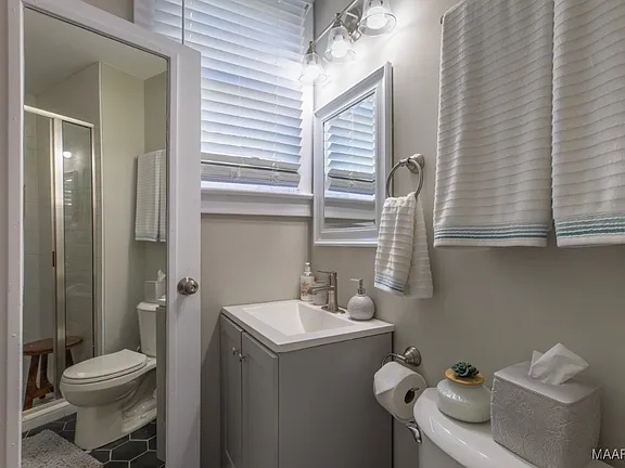 fc7f0e40602241628251dc2b58638fe1-cc_ft_576